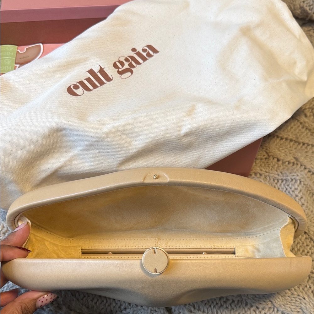 Cult Gaia Sand Clutch - Picture 2 of 4